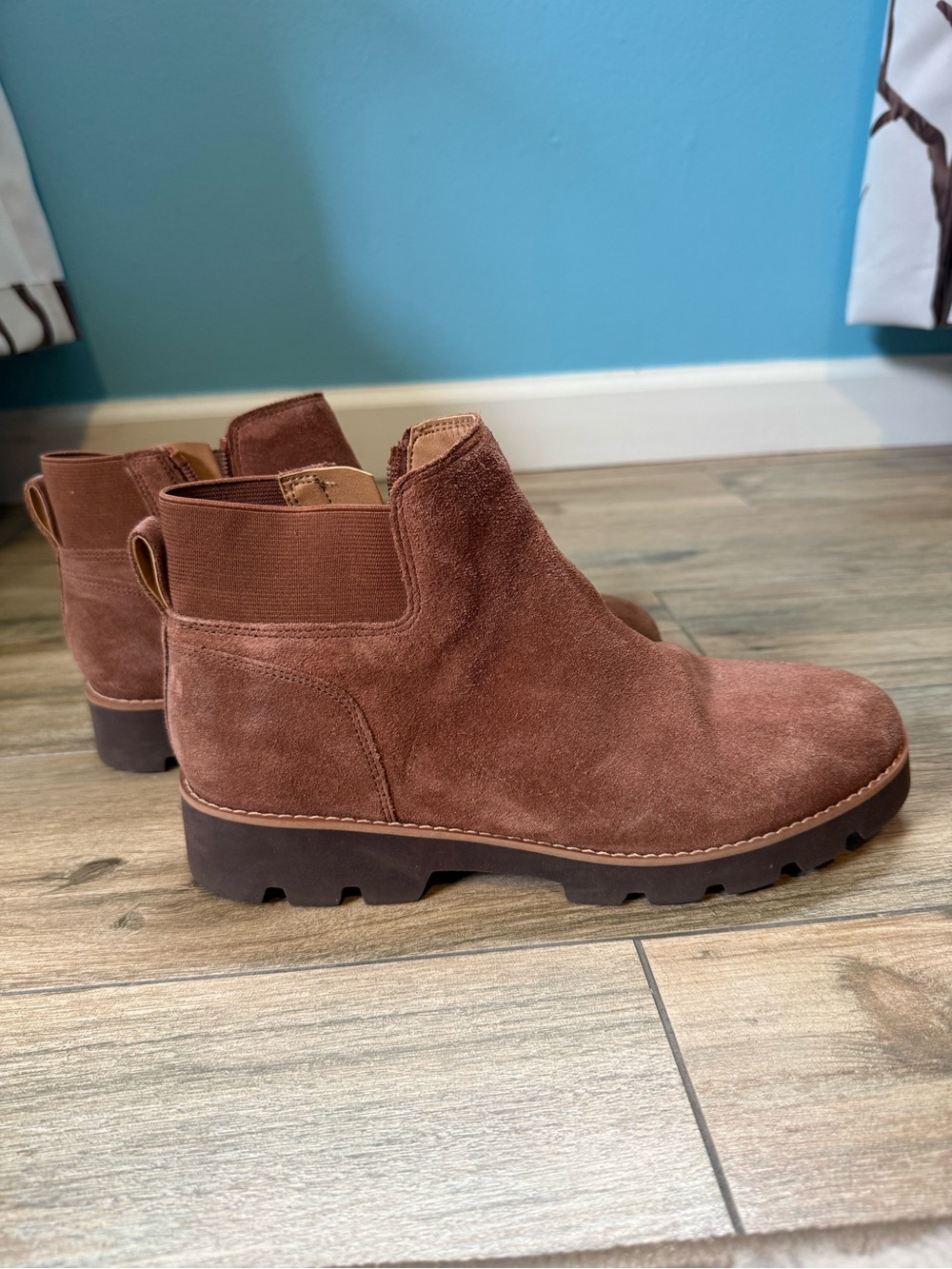 Vionic Chestnut Suede Chelsea Ankle Booties—BRIONIE